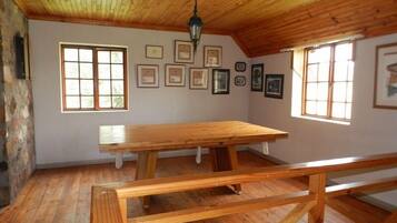 The Lodge (5) | In-room dining