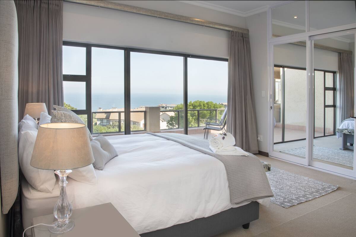 Luxury Villa, 1 Bedroom | Soundproofing, WiFi (free)