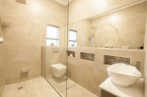 Luxury Villa, 1 Bedroom | Bathroom | Towels