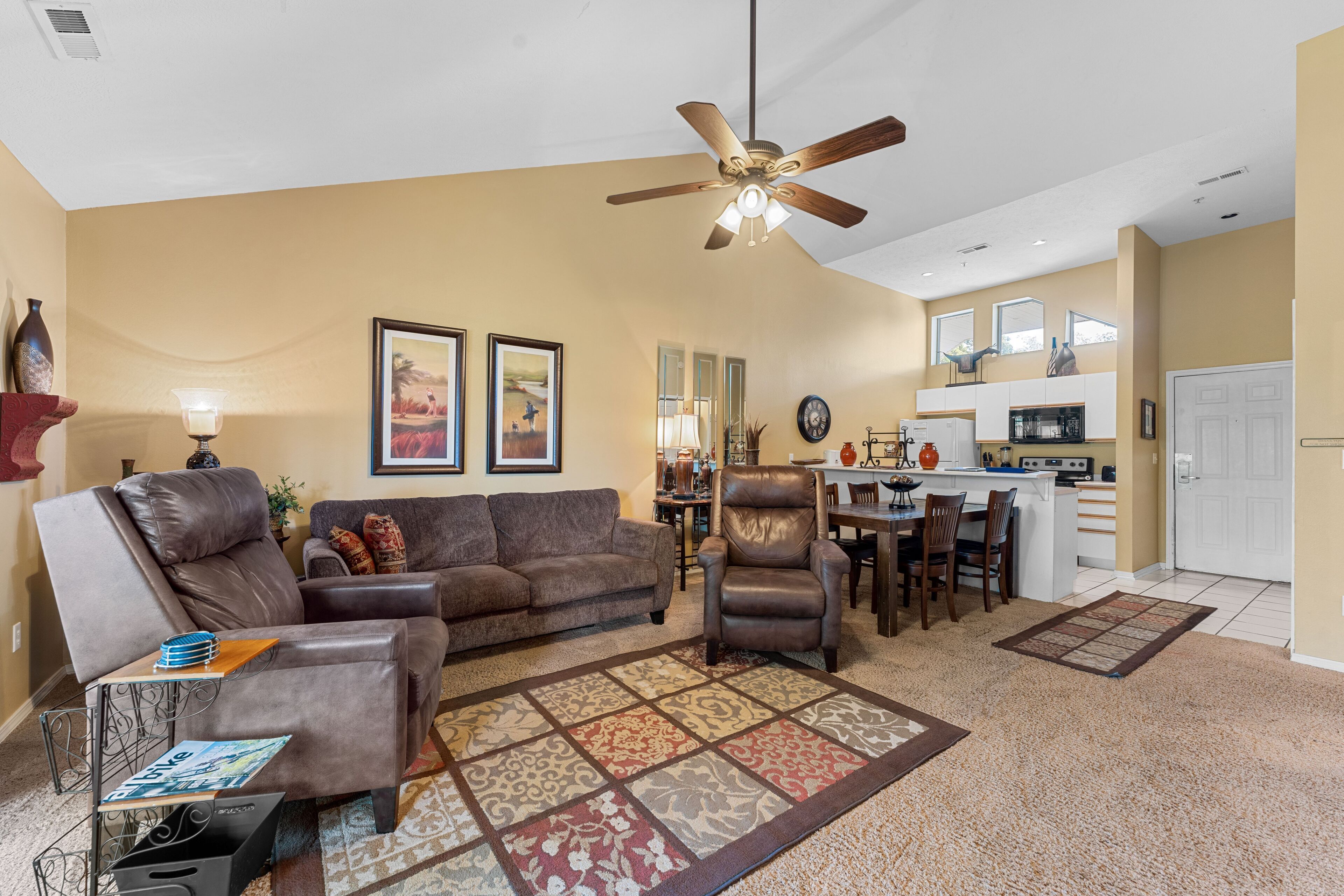 Cozy Condo In the Heart of Branson! This Unit is Perfect for a Relaxing Vacay