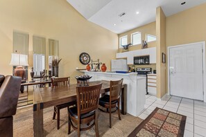 Dining - Cozy Condo In the Heart of Branson! This Unit is Perfect for a Relaxing Vacay (Branson)