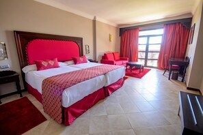 Minibar, caja fuerte, escritorio y espacio para trabajar con un portátil