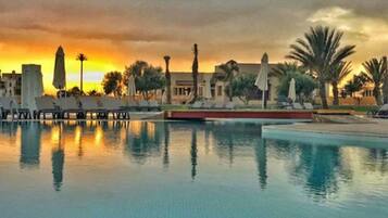 3 outdoor pools