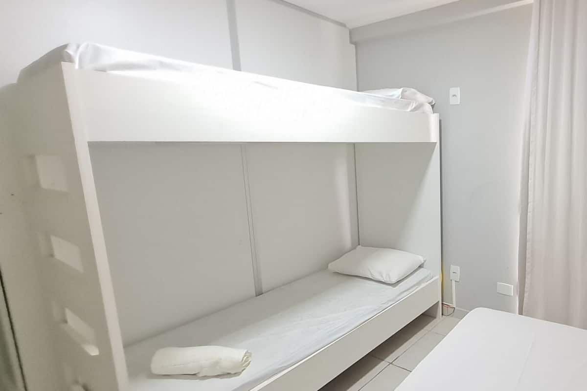 Apartamento família, vista para a piscina | Cortinas blackout, individualmente decorados, individualmente mobiliados