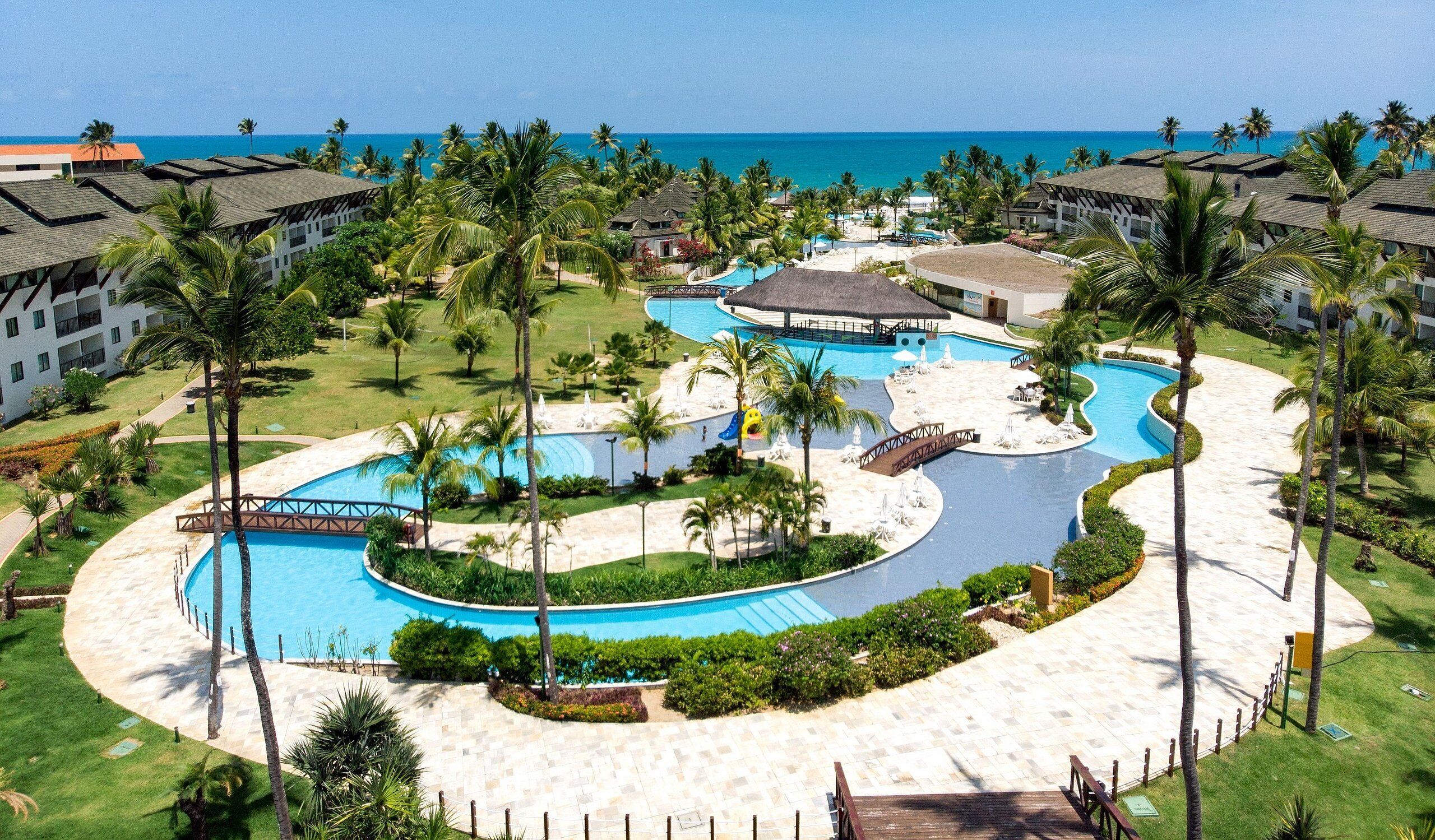 Departamento familiar, 2 habitaciones, para no fumadores, vista a la alberca | Alberca | 3 albercas al aire libre y alberca climatizada