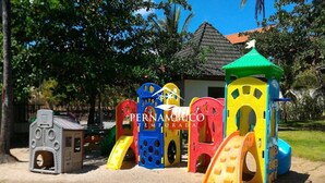 Familieleilighet, bassengutsikt | Barneområde
