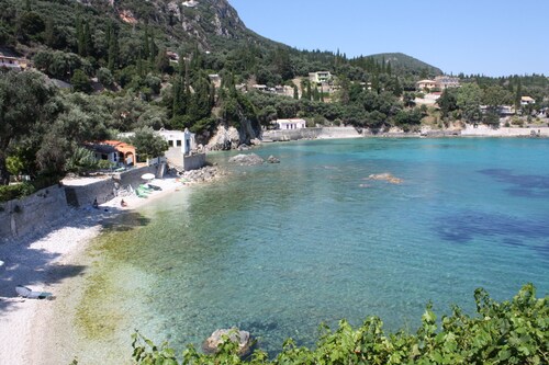 Room with amazing sea view 20 meters from the beach