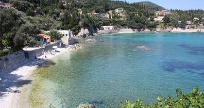 Room with amazing sea view 20 meters from the beach