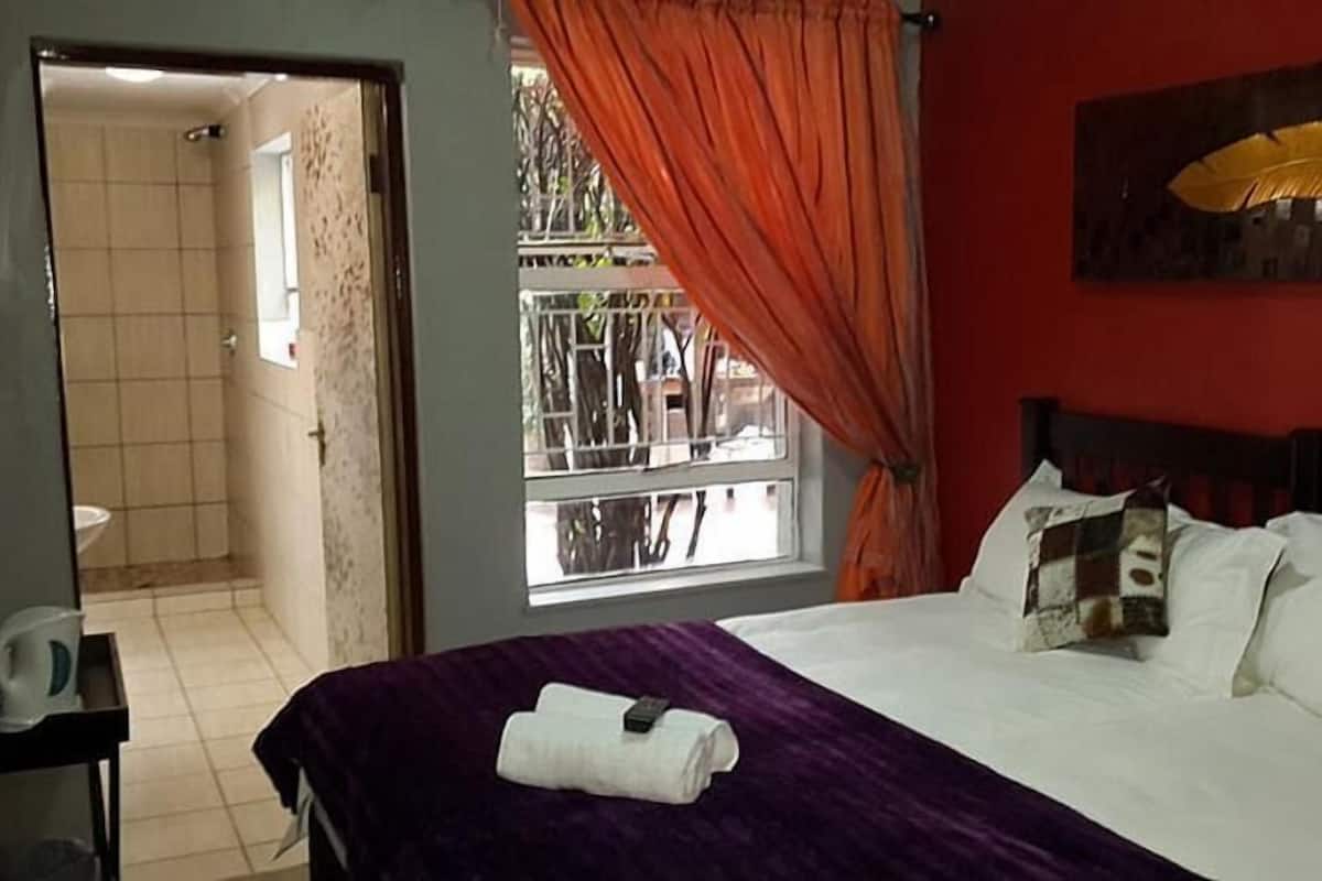 Standard Double Room | Desk, free WiFi