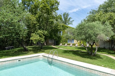 rental in the heart of Provence with private pool secured