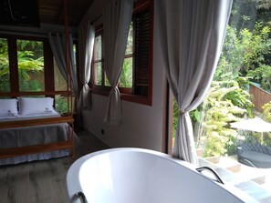 Premium Studio Suite, 1 Double Bed, Pool View | Iron/ironing board, free WiFi, bed sheets - Pousada Recanto El Shadday (Ubatuba)