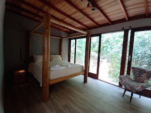 Panorama studio suite, 1 queensize bed, uitzicht op bergen | Een strijkplank/strijkijzer, gratis wifi, beddengoed