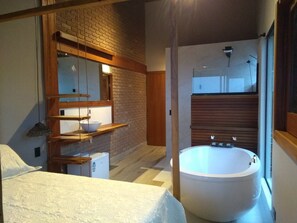 Panoramic Studio Suite, Sea View | Iron/ironing board, free WiFi, bed sheets - Pousada Recanto El Shadday (Ubatuba)