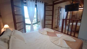 Dúplex superior, 1 cama Queen size, balcón, vista al mar (2) | 1 habitación, tabla de planchar con plancha, wifi gratis y ropa de cama