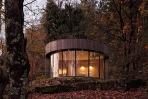 Lumipod 5 | Minibar, in-room safe, individually decorated, individually furnished