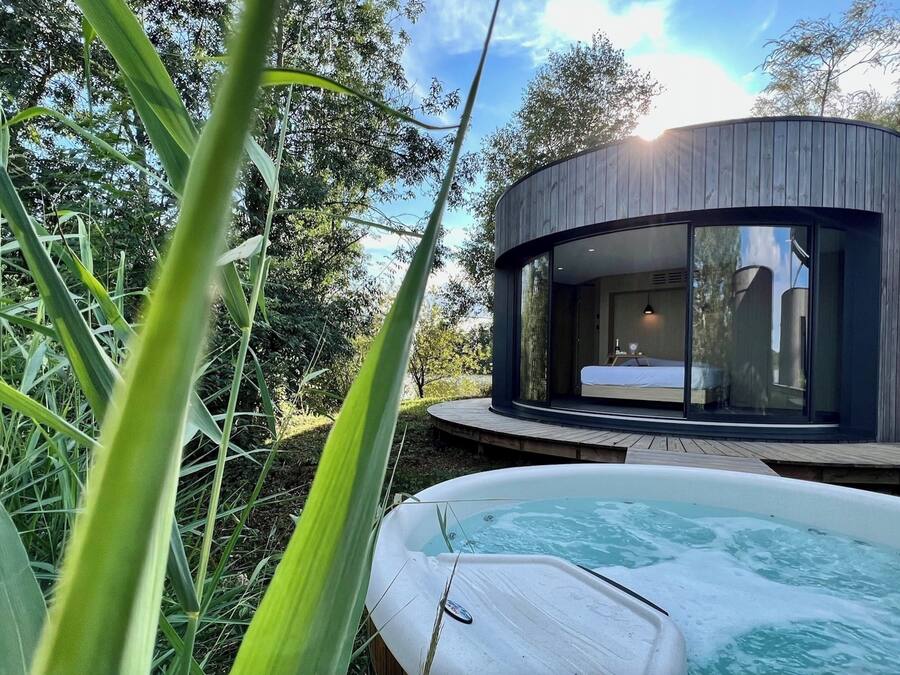 Quarto luxo, banheira de imersão | Frigobar, cofres nos quartos, individualmente decorados