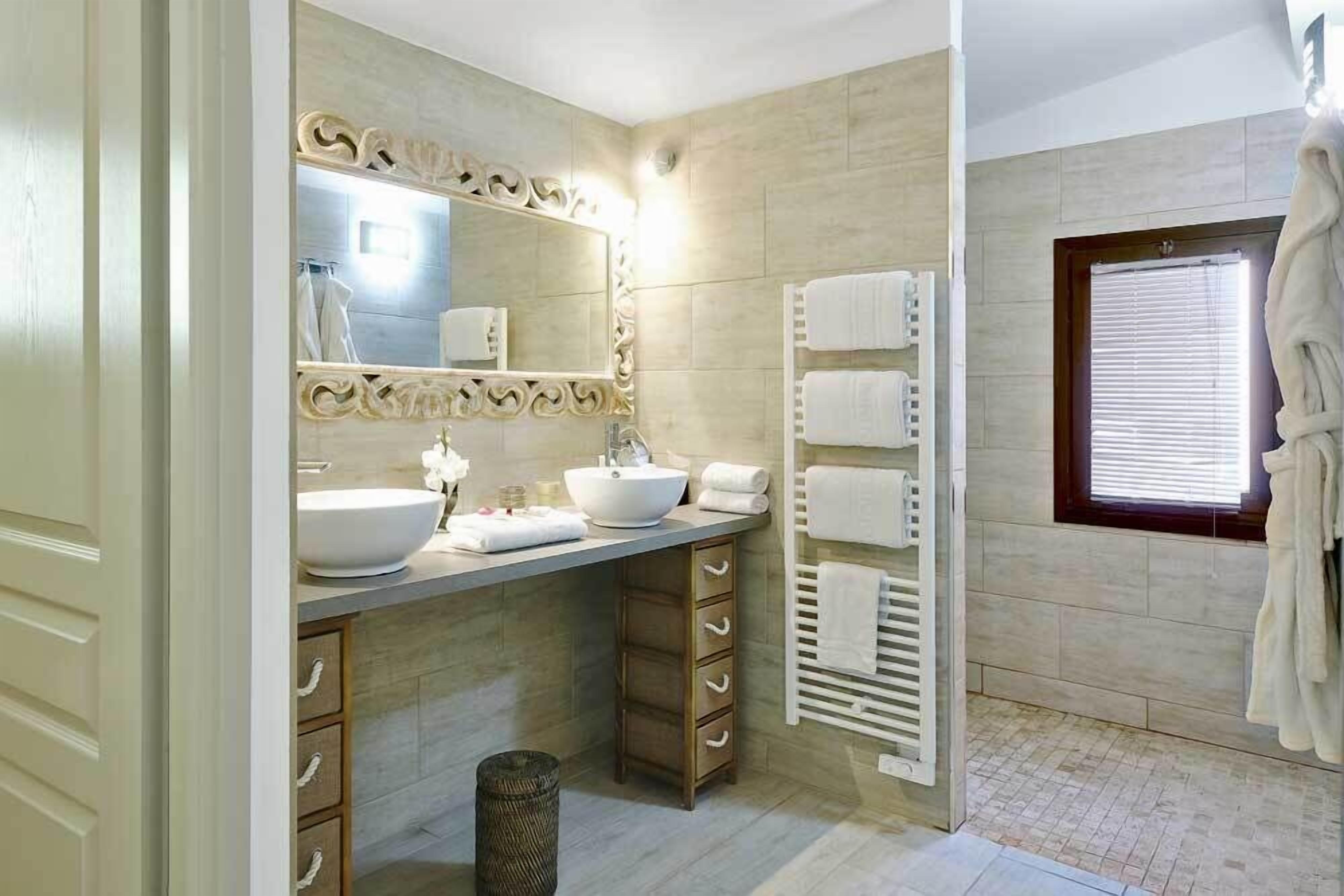 suite | bathroom | shower, free toiletries, hair dryer, bathrobes