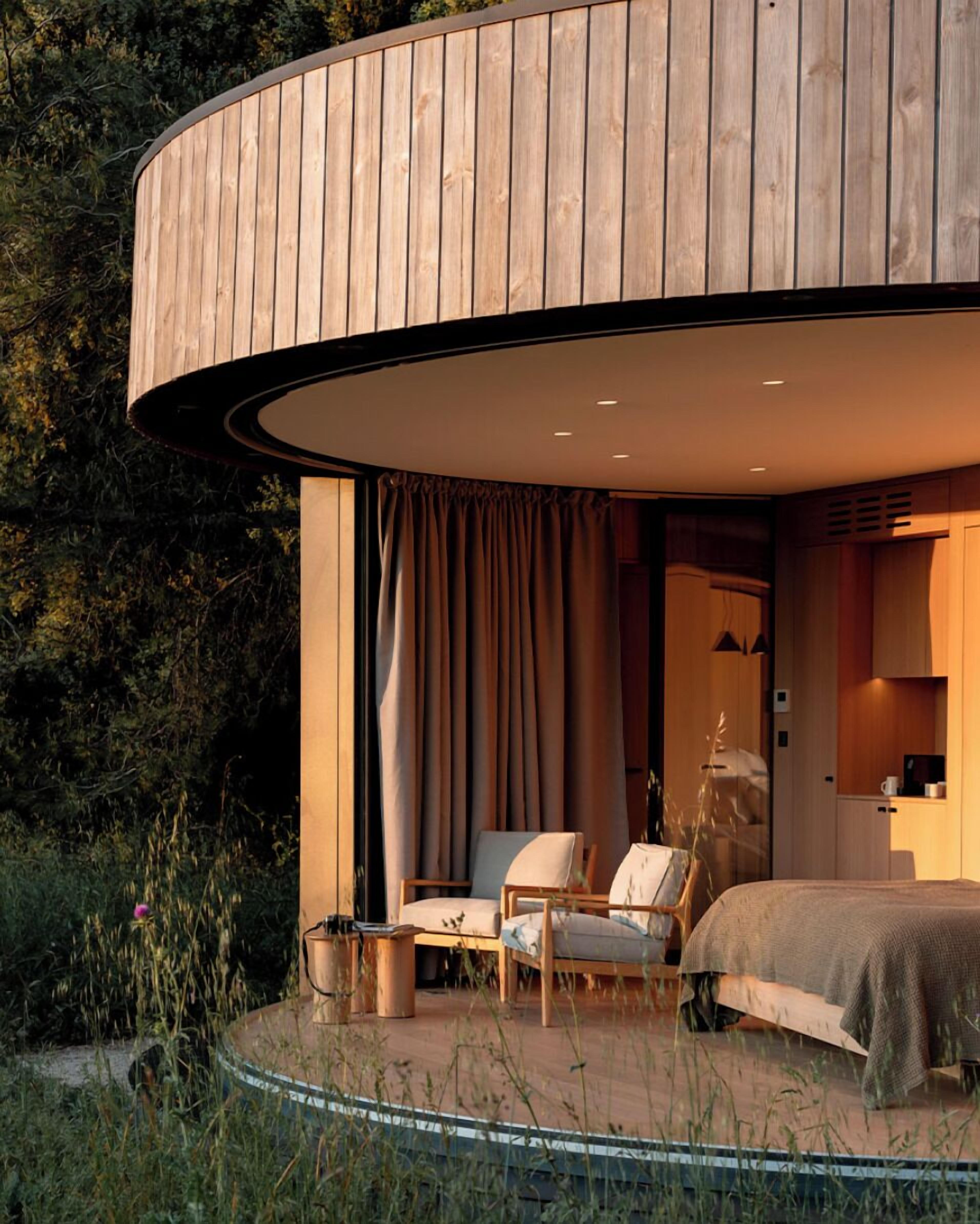 Quarto luxo, banheira de imersão | Frigobar, cofres nos quartos, individualmente decorados