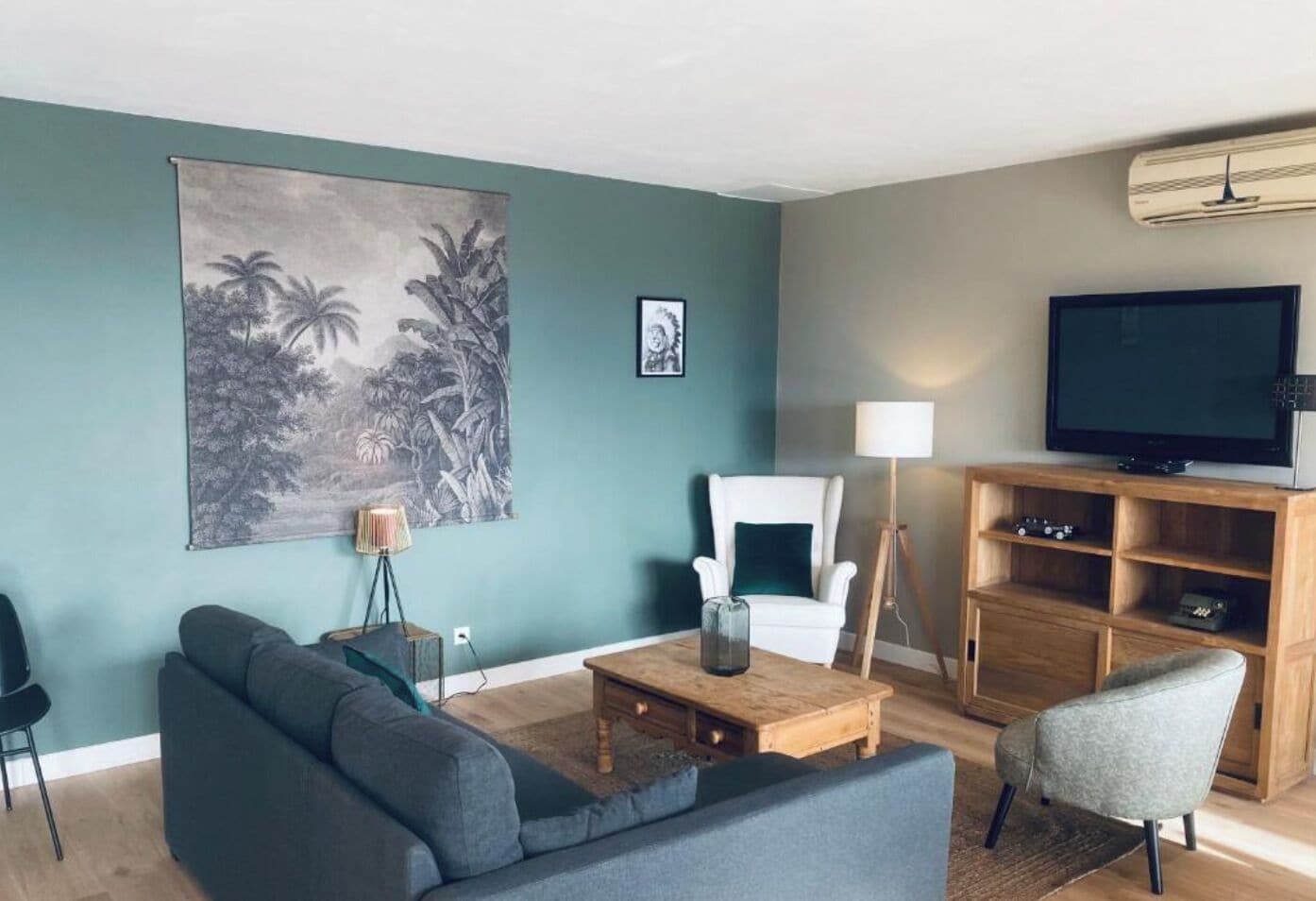 Apartment | Living area | TV