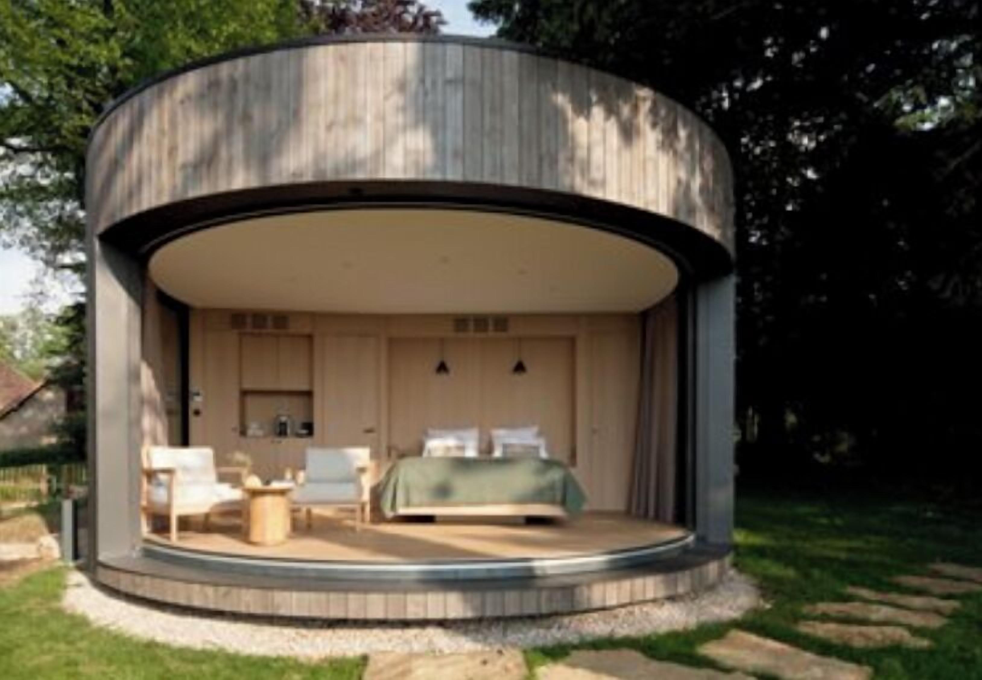 Minibar, caja de seguridad en la habitación y decoración personalizada 