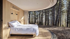 Lumipod 5 | Minibar, in-room safe, individually decorated, individually furnished