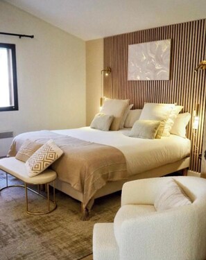 Suite – deluxe | Minibar, safe på rommet, individuelt dekorert og individuelt innredet