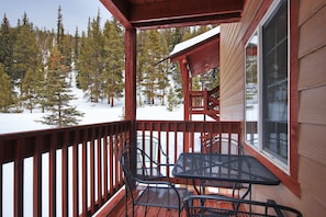 Outdoor dining - Free SkyCard Act - Remodeled, Outdoor Hot Tubs - Swans Nest Villa 1601 (Breckenridge)
