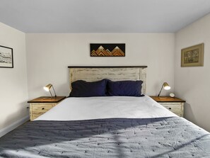 2 bedrooms, iron/ironing board, free WiFi, bed sheets