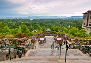 Outdoor dining - Newly Built 2019 ~ LUXURY cabin ~ 23 Acre Estate ~ Hot Tub ~ 8 miles to Downtown (Asheville)
