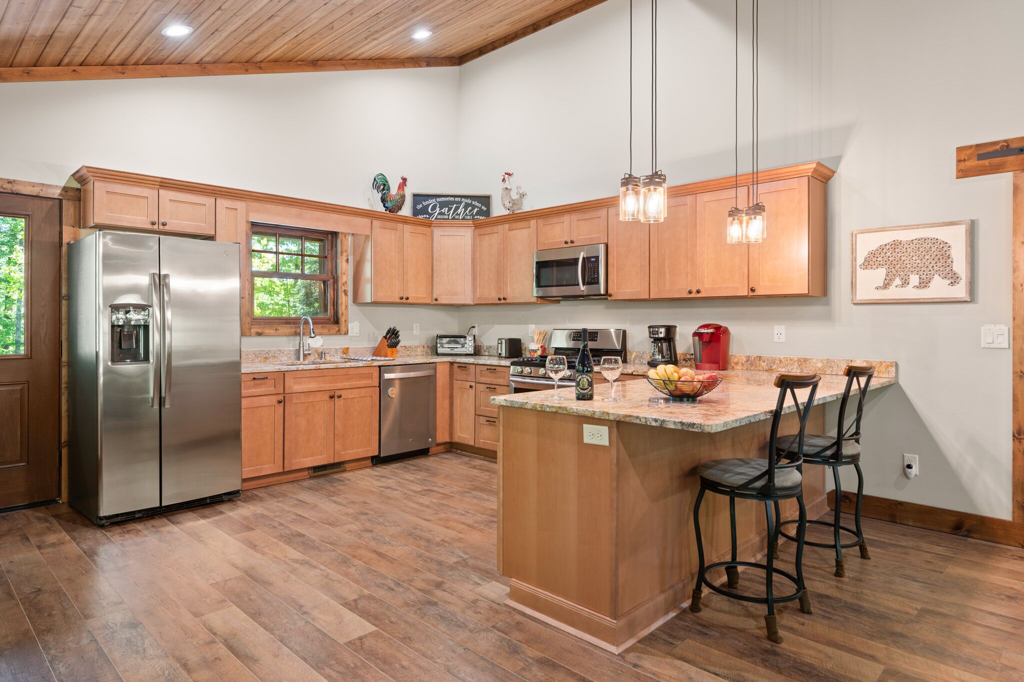 Newly Built 2019 ~ LUXURY cabin ~ 23 Acre Estate ~ Hot Tub ~ 8 miles to Downtown