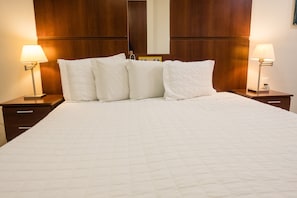 Hypo-allergenic bedding, minibar, desk, blackout curtains - Ibituruna Center Hotel (Governador Valadares)