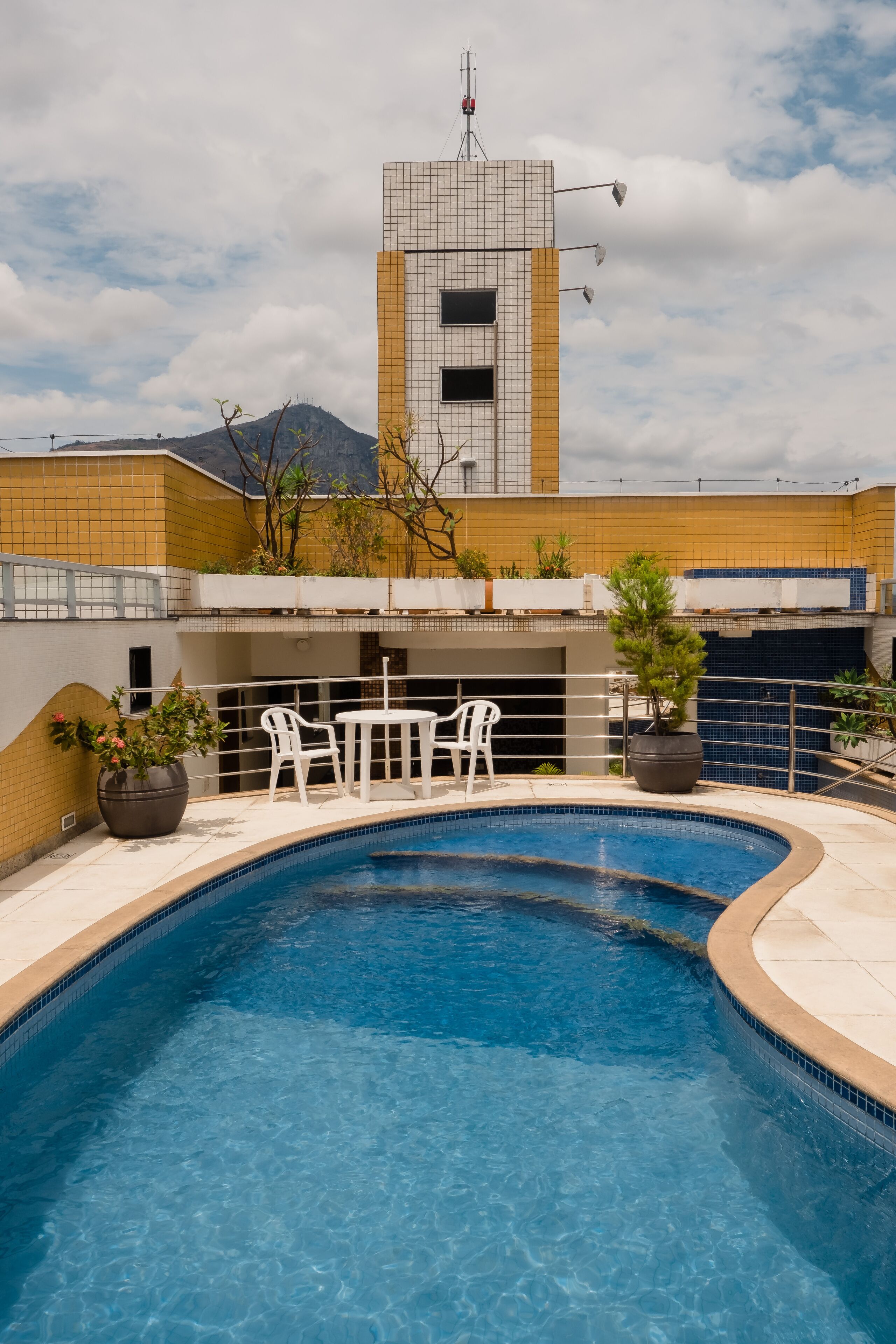 Außenpool, geöffnet von 09:00 Uhr bis 23:00 Uhr, Sonnenschirme