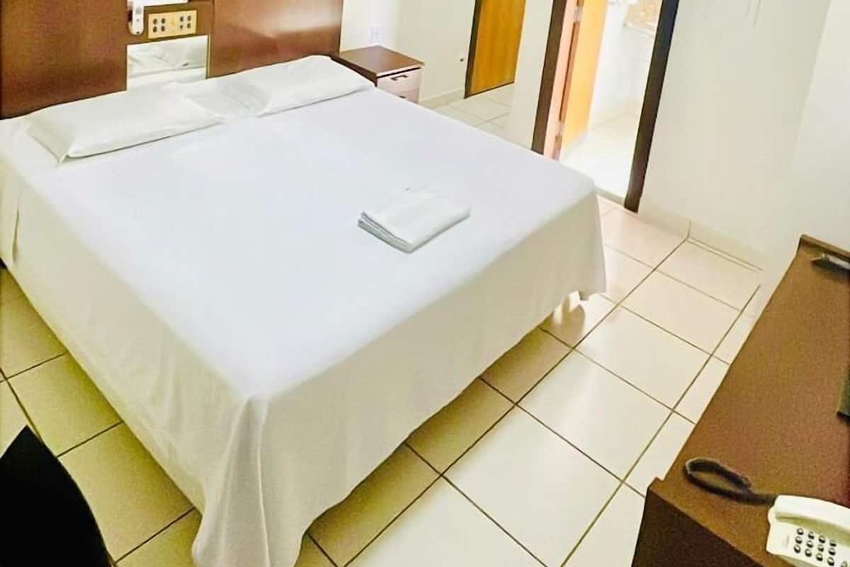 Standaard kamer | 1 slaapkamer, hypoallergeen beddengoed, een minibar, een bureau