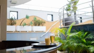 Bar junto a la alberca