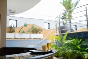 Poolside bar