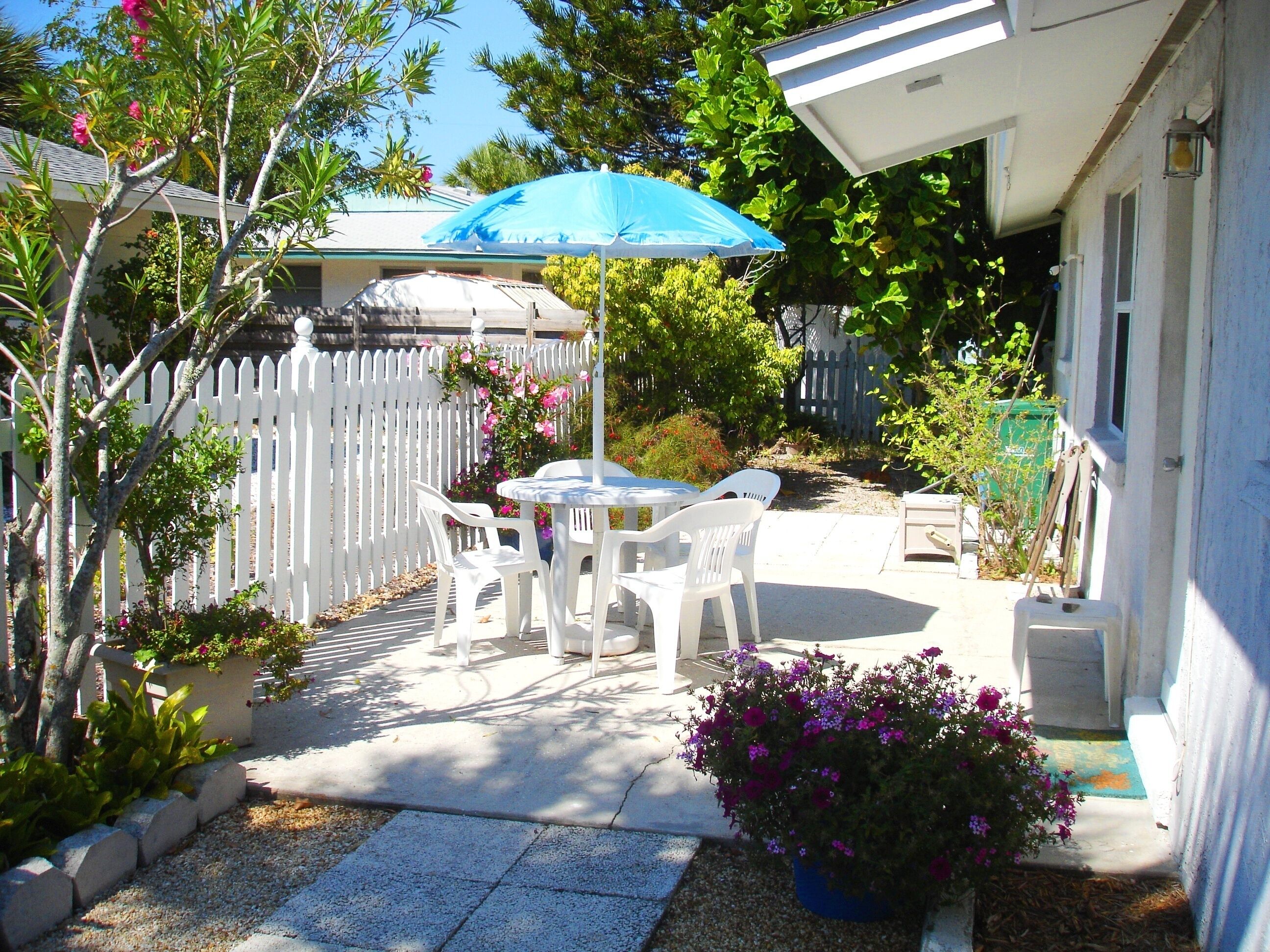 Carissa Beach House: Affordable & cute apartment on Anna Maria Island