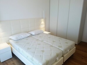 2 bedrooms, in-room safe, free WiFi, bed sheets
