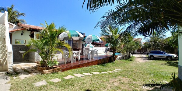 Bar en bord de piscine