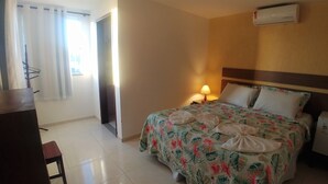 Comfort Room, Private Bathroom | Minibar, blackout drapes, WiFi (free), bed sheets - Pousada Santa Monica (Saquarema)