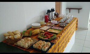 Desayuno bufé gratuito y diario