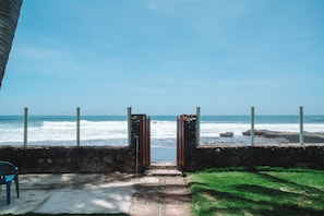 Am Strand, Liegestühle, Strandtücher