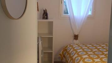 1 bedroom, iron/ironing board, bed sheets