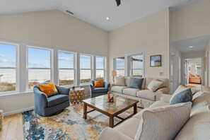 Flachbildfernseher, Kamin, DVD-Player, Tischtennisplatte