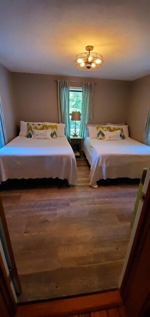 2 habitaciones, tabla de planchar con plancha y wifi gratis 
