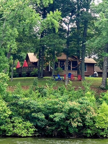 Beautiful Lake Front Getaway with Private Boat Dock