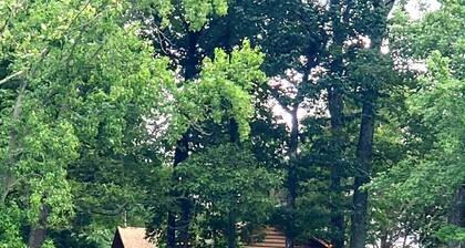 Beautiful Lake Front Getaway with Private Boat Dock