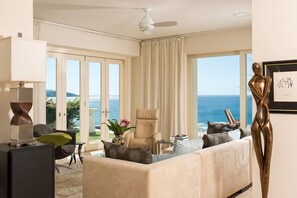 TV, DVD player, stereo, offices - Exquisite Hilltop Villa with Luxurious Modern Design, Sweeping Ocean Views & Sparkling Infinity Pool (Playa Flamingo)