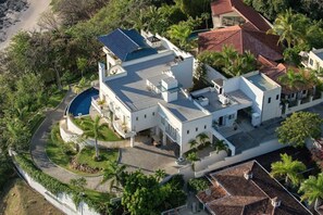 Exterior - Exquisite Hilltop Villa with Luxurious Modern Design, Sweeping Ocean Views & Sparkling Infinity Pool (Playa Flamingo)