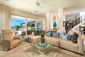 TV, DVD player, stereo, offices - Exquisite Hilltop Villa with Luxurious Modern Design, Sweeping Ocean Views & Sparkling Infinity Pool (Playa Flamingo)