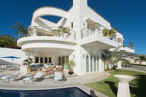 Outdoor pool, an infinity pool - Exquisite Hilltop Villa with Luxurious Modern Design, Sweeping Ocean Views & Sparkling Infinity Pool (Playa Flamingo)